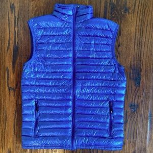 Men’s medium blue puffer vest